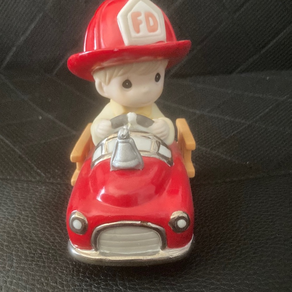 Precious Moments “To your Rescue”Hand painted 2008 special